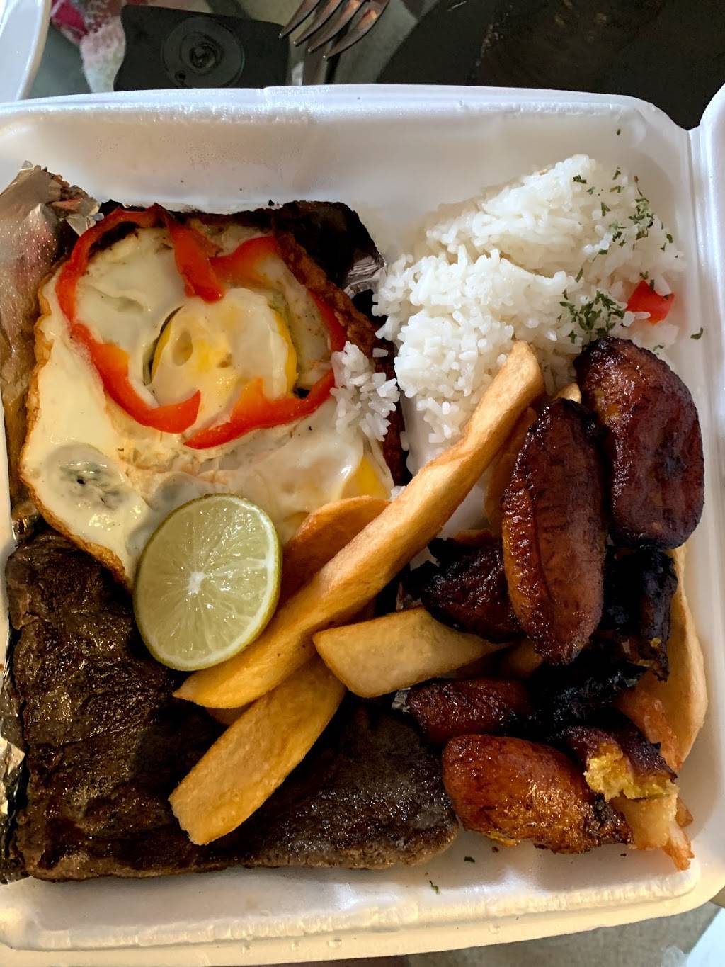 Super Pollo | restaurant | 550 N Quincy St, Arlington, VA 22203, USA | 7039703421 OR +1 703-970-3421