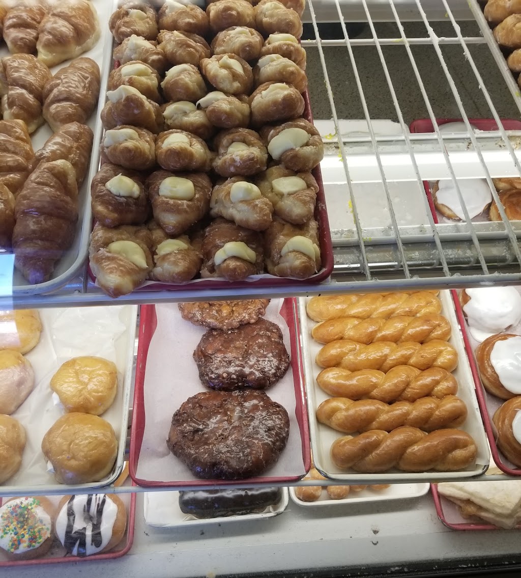 Cakes and Pastries of Lumberton | bakery | 701 Farringdom St, Lumberton, NC 28358, USA | 9106719009 OR +1 910-671-9009