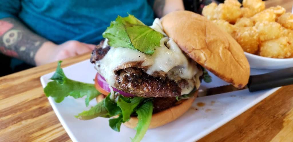 Growler USA - Gastonia | restaurant | 300 S Firestone St Suite 100Y, Gastonia, NC 28052, USA | 7042156202 OR +1 704-215-6202