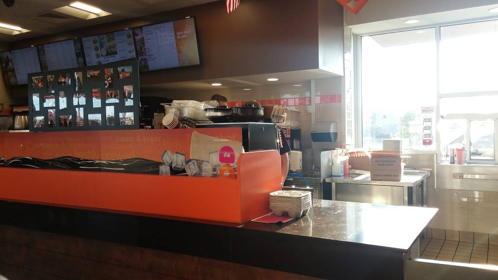 Dunkin | bakery | 1825 N Superior Ave, Tomah, WI 54660, USA | 6083745678 OR +1 608-374-5678