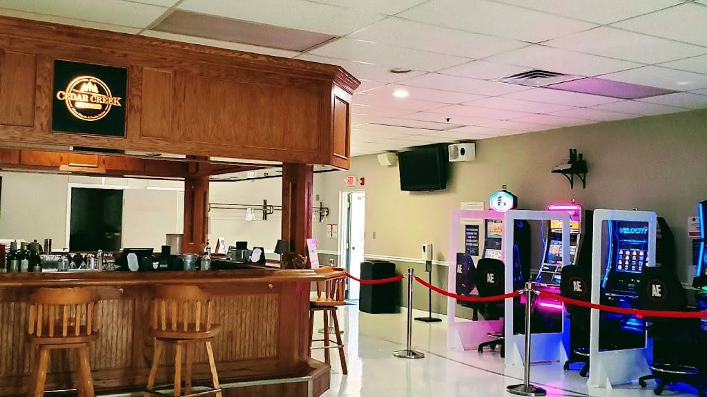 Cedar Creek East | restaurant | 571 E Main St, Galesburg, IL 61401, USA | 3093710741 OR +1 309-371-0741