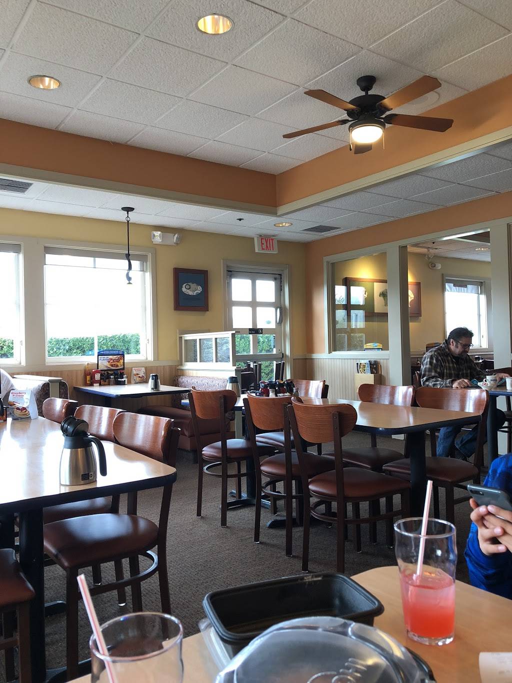 IHOP | bakery | 144 Vintage Way, Novato, CA 94945, USA | 4158922232 OR +1 415-892-2232