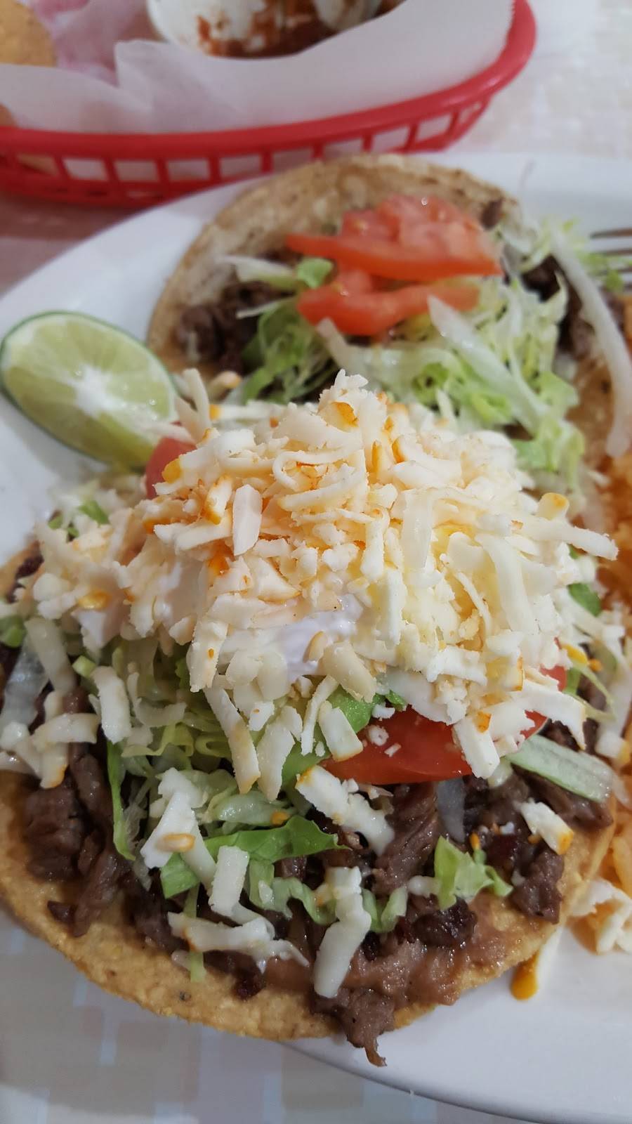 Nuevo Poncitlan | restaurant | 6322 W 26th St, Berwyn, IL 60402, USA | 7084845944 OR +1 708-484-5944