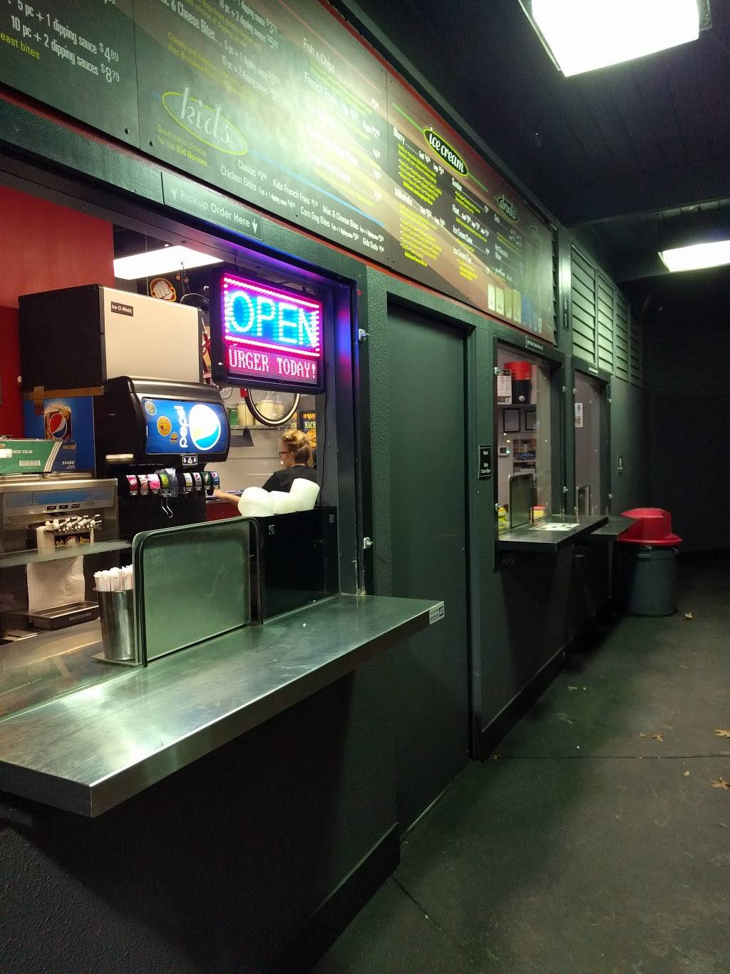 Boss Drive-In | restaurant | 9061 Delridge Way SW, Seattle, WA 98106, USA | 2067631053 OR +1 206-763-1053