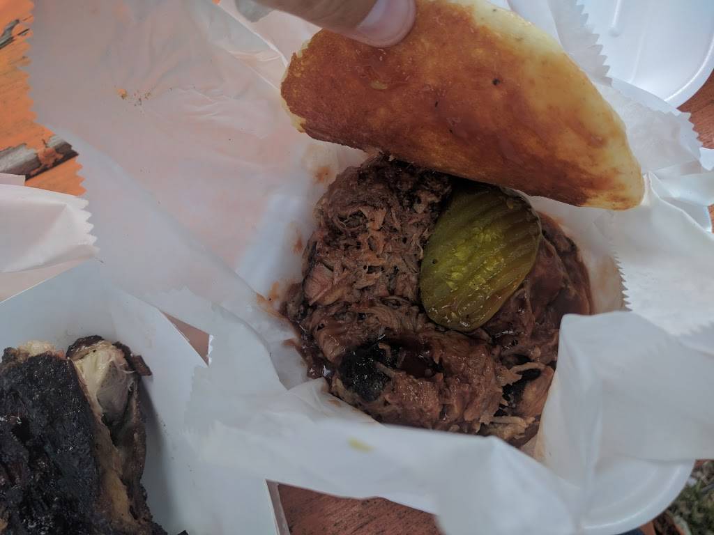 Ooh Wee Bar-B-Q | restaurant | 2008 Jefferson St, Nashville, TN 37208, USA | 6152007191 OR +1 615-200-7191