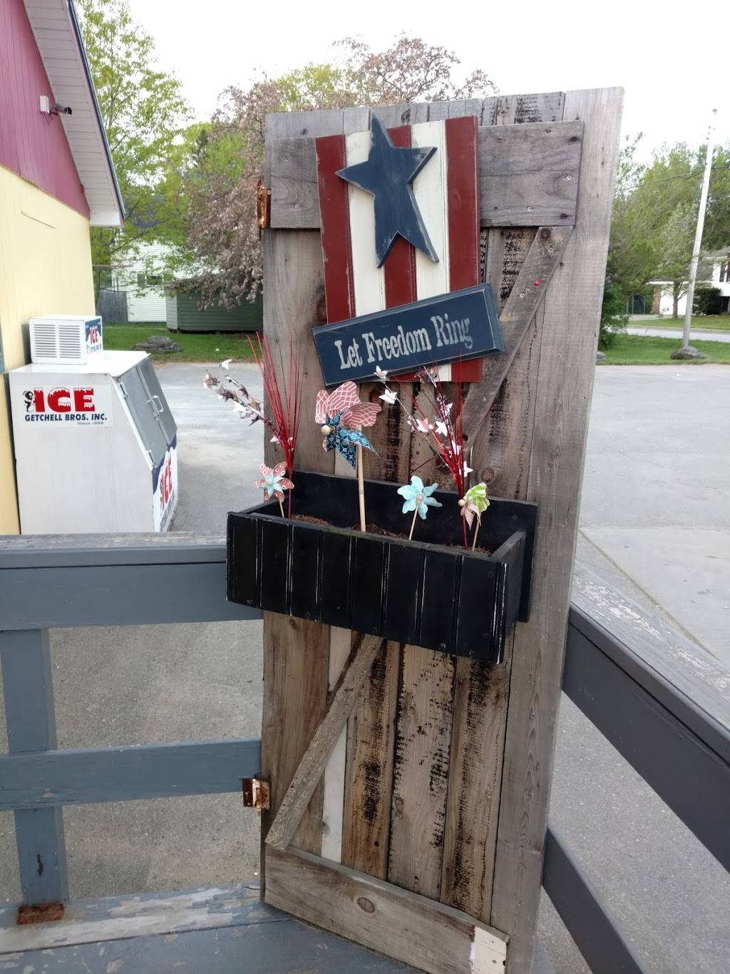 Lloyds Family Market | restaurant | 10 Gilman Falls Ave, Old Town, ME 04468, USA | 2078273701 OR +1 207-827-3701