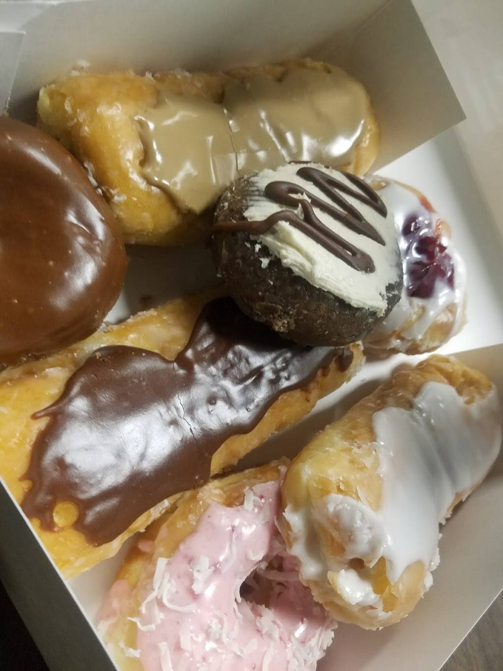 Dough Co. Doughnuts & Coffee | restaurant | 801 Boulevard St B, Dover, OH 44622, USA | 3308270700 OR +1 330-827-0700