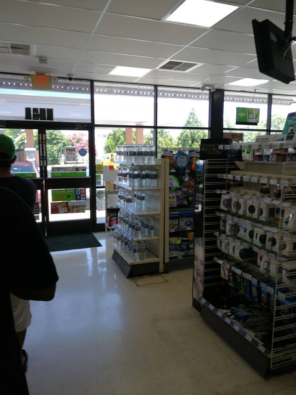 7-Eleven | bakery | 1088 W 26th St, Norfolk, VA 23517, USA | 7573141915 OR +1 757-314-1915