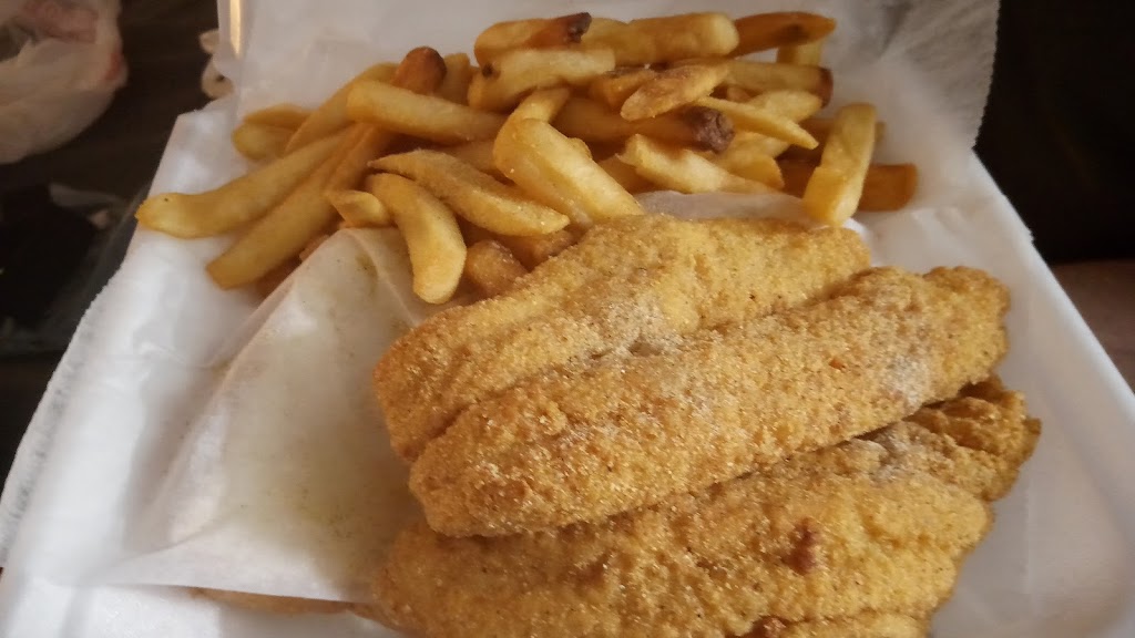 Sharks Fish & Chicken Roosevelt | restaurant | 500 W Roosevelt Rd, Little Rock, AR 72206, USA | 5013721311 OR +1 501-372-1311