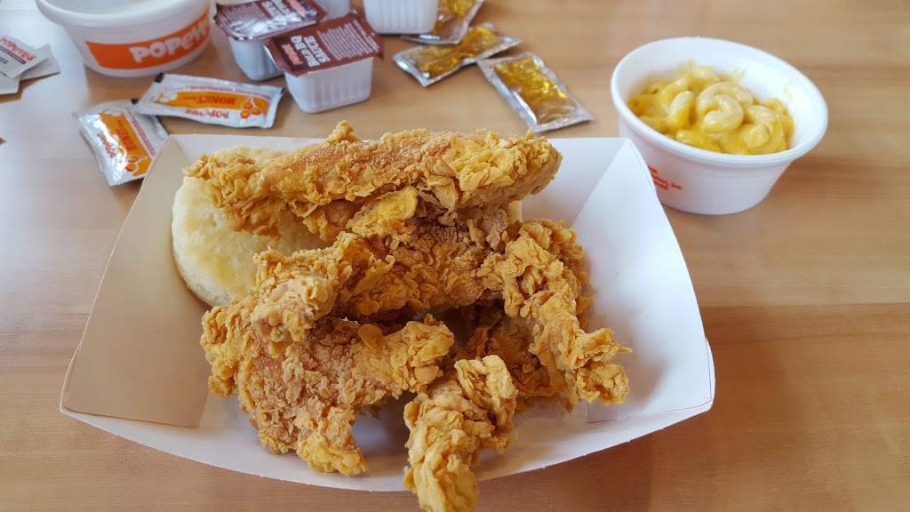 Popeyes Louisiana Kitchen | restaurant | 2904 61st St, Galveston, TX 77551, USA | 4097404335 OR +1 409-740-4335