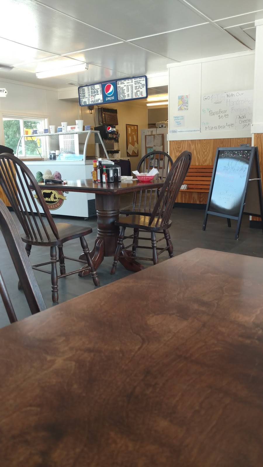 Bear Den | restaurant | 140 George Wallace Park Dr, Lexington, AL 35648, USA | 2562295599 OR +1 256-229-5599