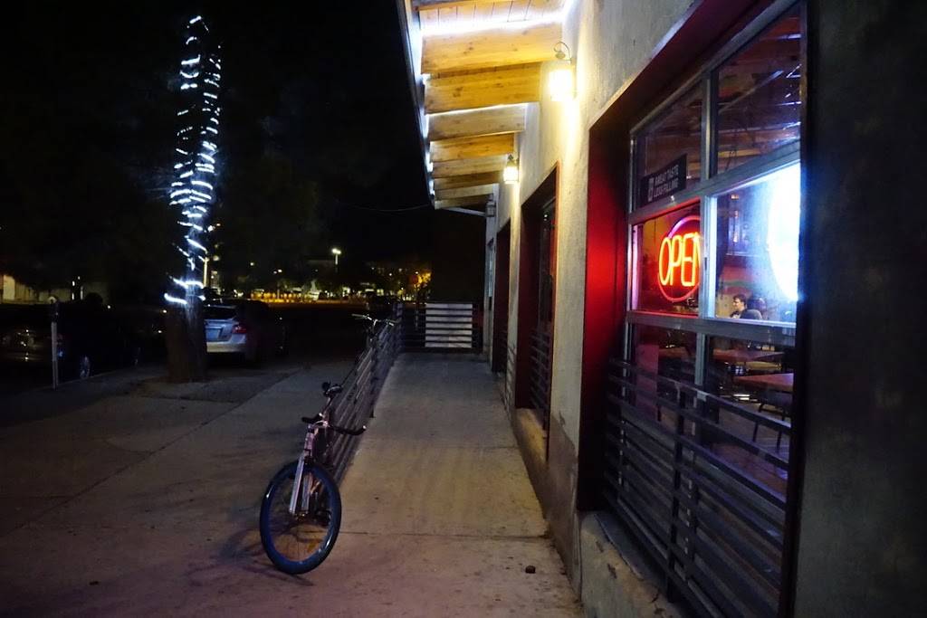 Carraros & Joes Place | restaurant | 108 Vassar Dr SE, Albuquerque, NM 87106, USA | 5052682300 OR +1 505-268-2300