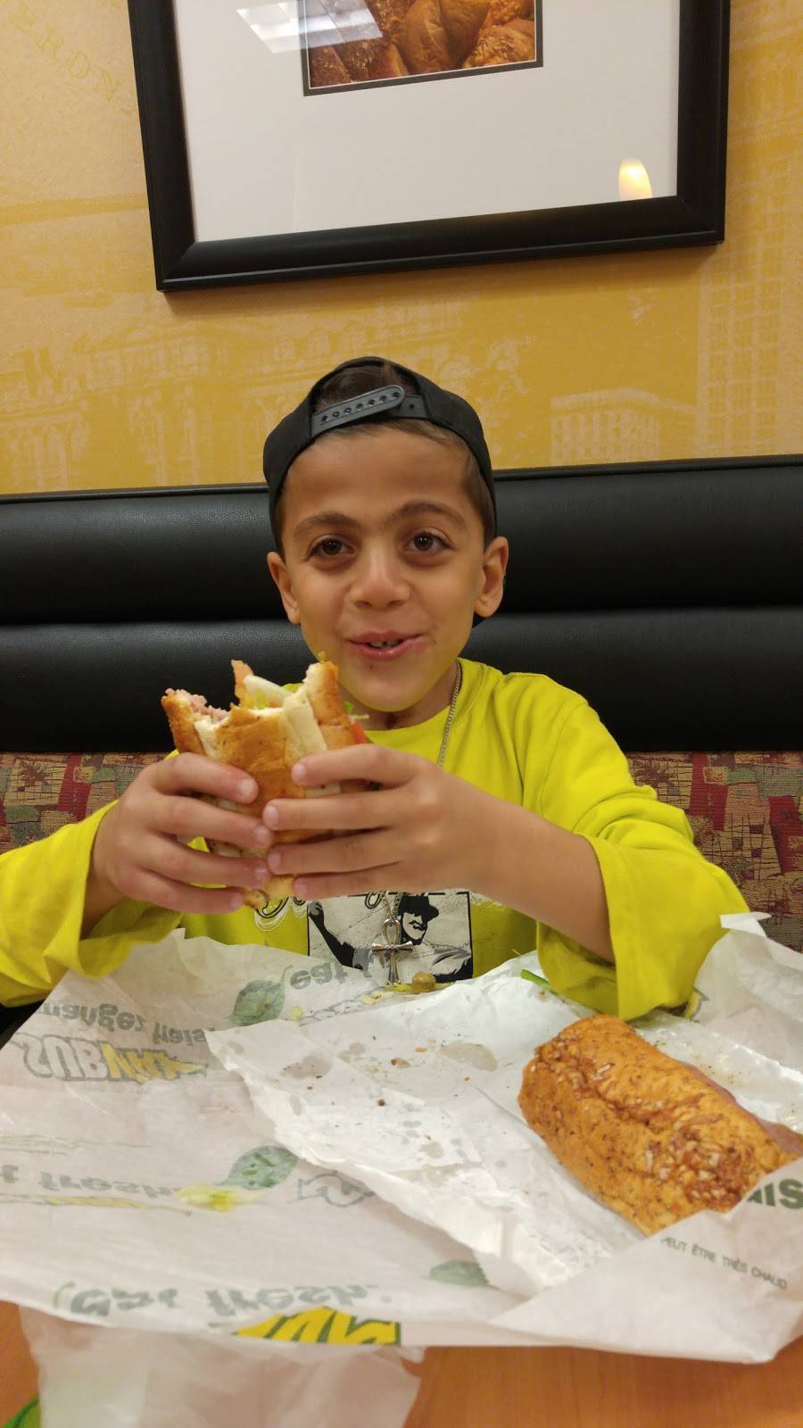 Subway | restaurant | Simcoe Plaza, 307 Blake St, Barrie, ON L4M 1K7, Canada | 7055035001 OR +1 705-503-5001