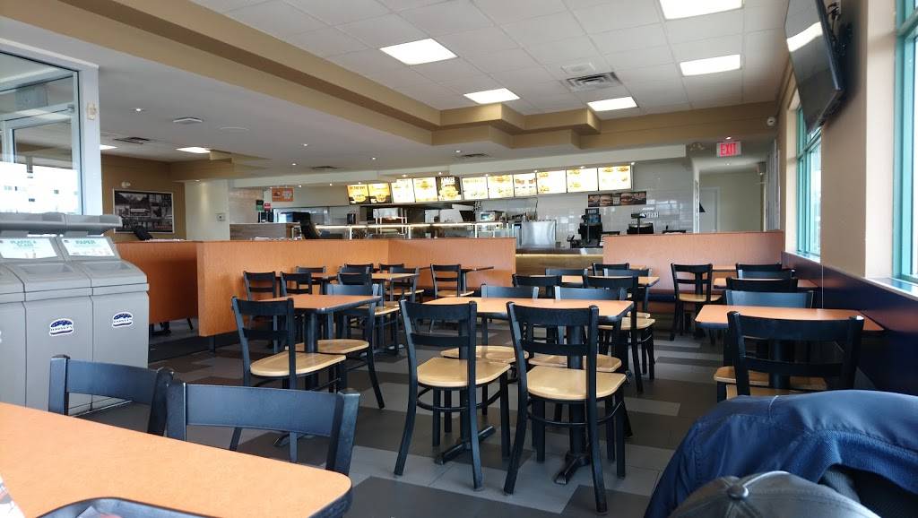 Harveys | restaurant | 999 Upper Wentworth St, Hamilton, ON L9A 4X5, Canada | 9053180108 OR +1 905-318-0108