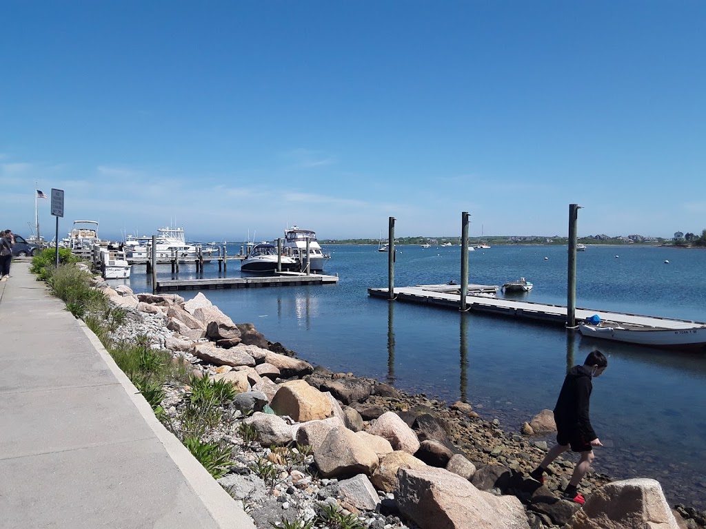 Rebeccas Dockside Paynes Dock | restaurant | 111 Ocean Ave, New Shoreham, RI 02807, USA | 4014662599 OR +1 401-466-2599