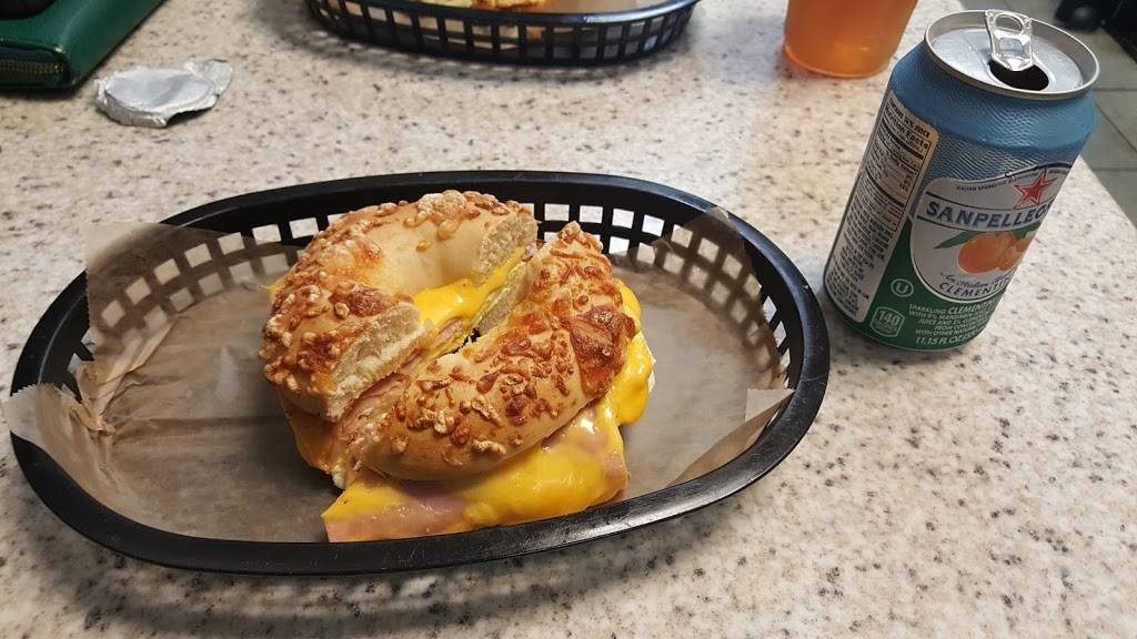 Manhattan Bagel | cafe | 8040 Providence Rd Ste 200, Charlotte, NC 28277, USA | 7045410833 OR +1 704-541-0833
