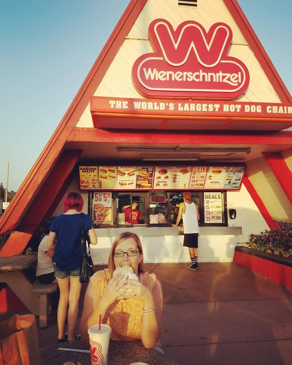 Wienerschnitzel | restaurant | 18012 Beach Blvd, Huntington Beach, CA 92646, USA | 7148479400 OR +1 714-847-9400