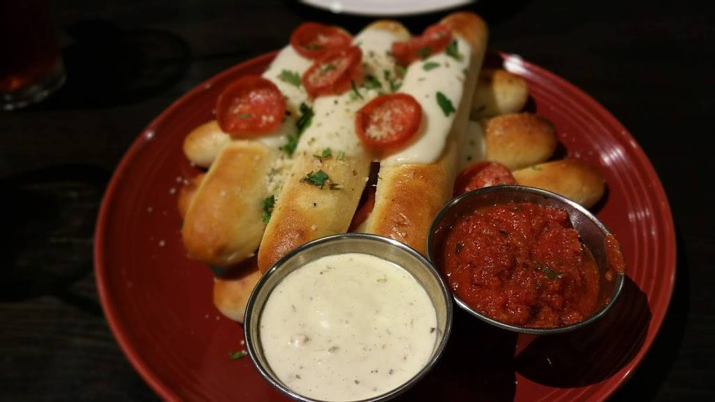 Ginos East - Nashville | restaurant | 311 3rd Ave S, Nashville, TN 37201, USA | 6153235300 OR +1 615-323-5300