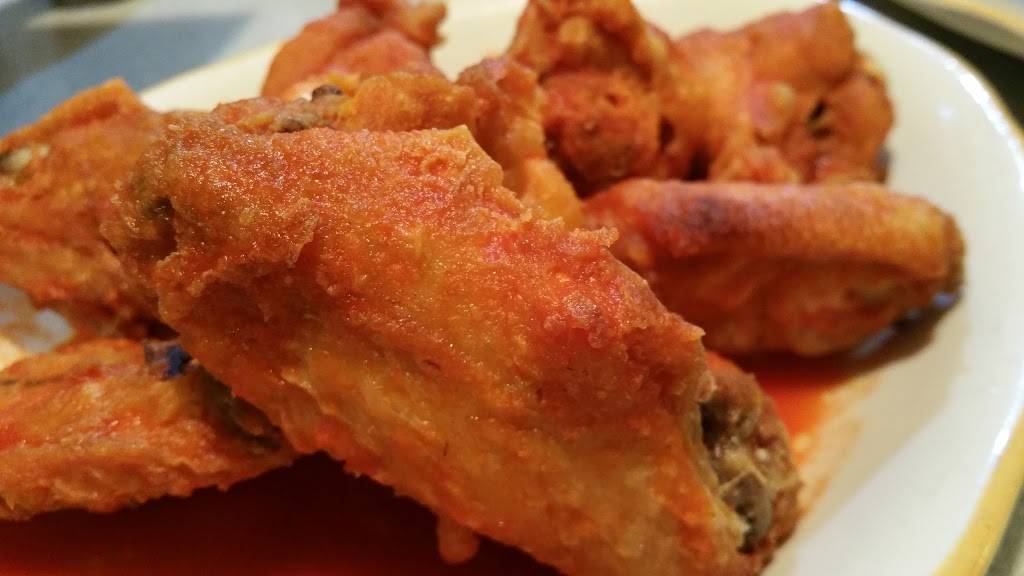 New England Pizza | restaurant | 6728 Bustleton Ave, Philadelphia, PA 19149, USA | 2153320400 OR +1 215-332-0400