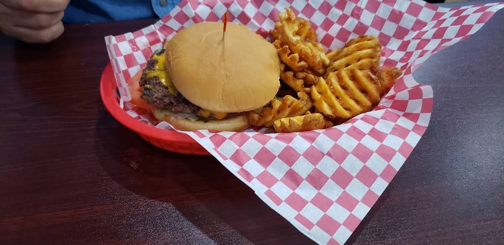 Camo Kitchen | restaurant | 1001 W Main St, Greeneville, TN 37743, USA | 4238239540 OR +1 423-823-9540