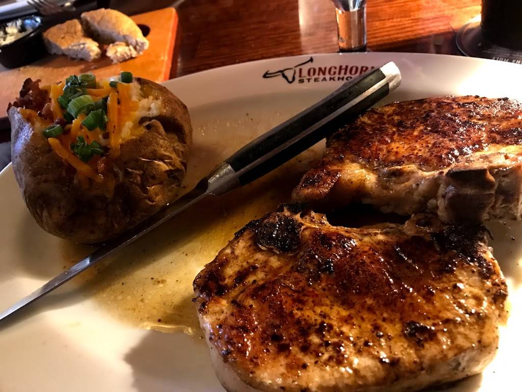 LongHorn Steakhouse | meal takeaway | 9530 S Pulaski Rd, Oak Lawn, IL 60453, USA | 7086366800 OR +1 708-636-6800