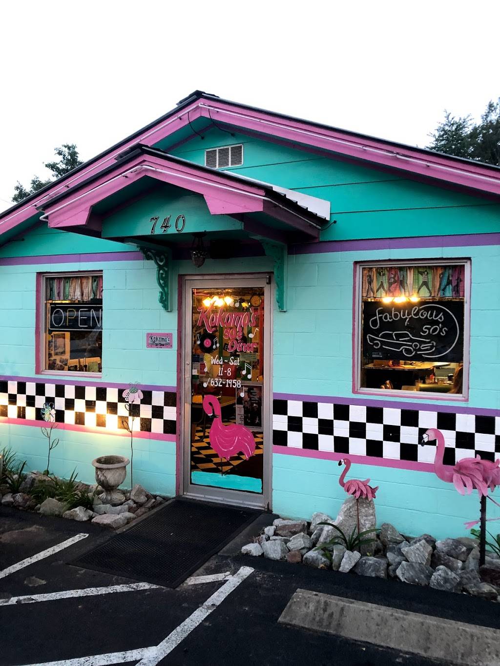 Kokomos 50s Diner | restaurant | 740 US-64, Adamsville, TN 38310, USA | 7316321958 OR +1 731-632-1958