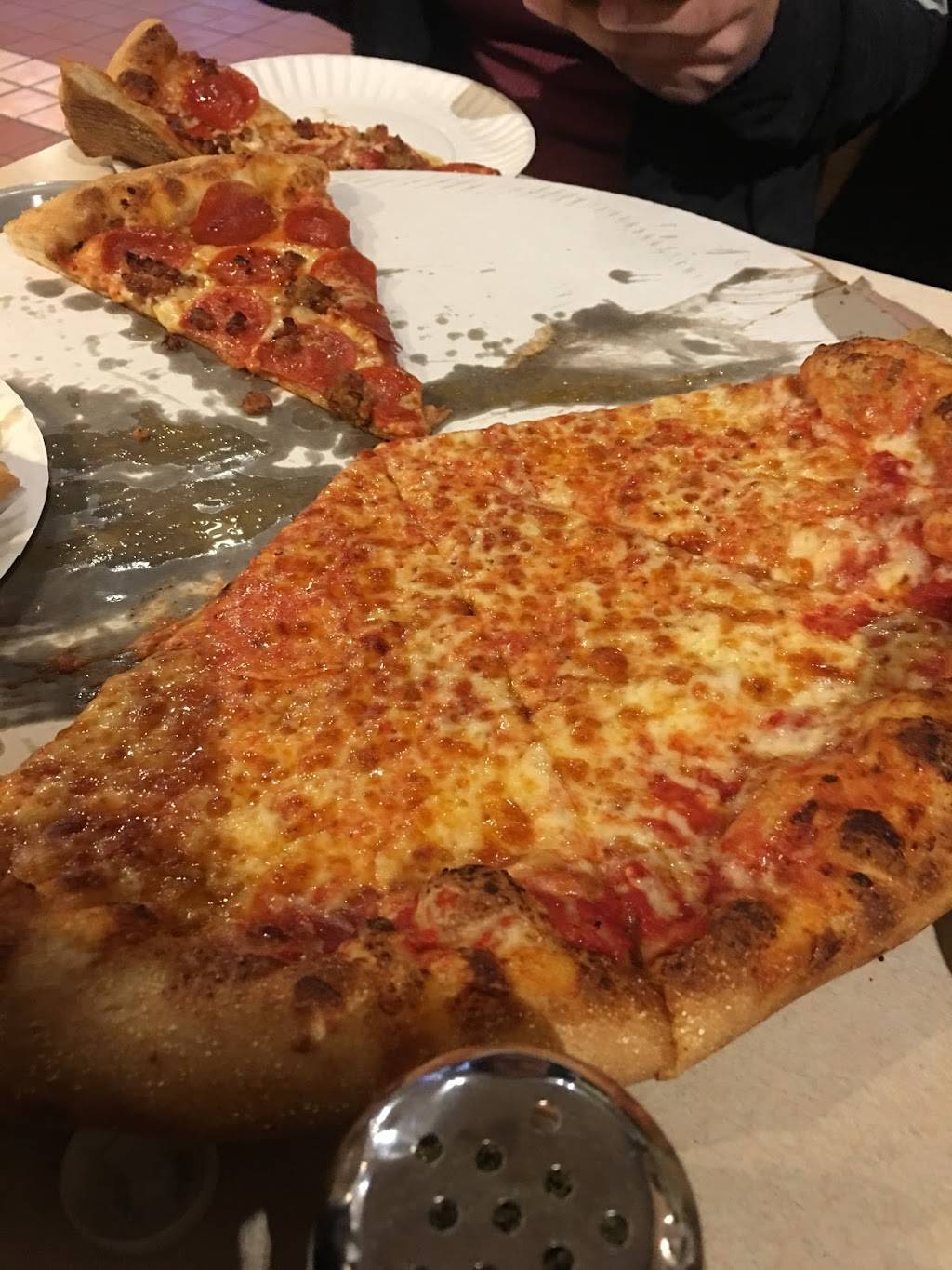 Essexs N.Y. Pizza & Deli | restaurant | 2 E India Square Mall, Salem, MA 01970, USA | 9787411383 OR +1 978-741-1383