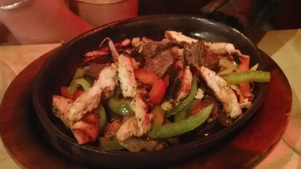 Jake Rooneys | restaurant | 119 Brooks Rd, Harwich Port, MA 02646, USA | 5084301100 OR +1 508-430-1100