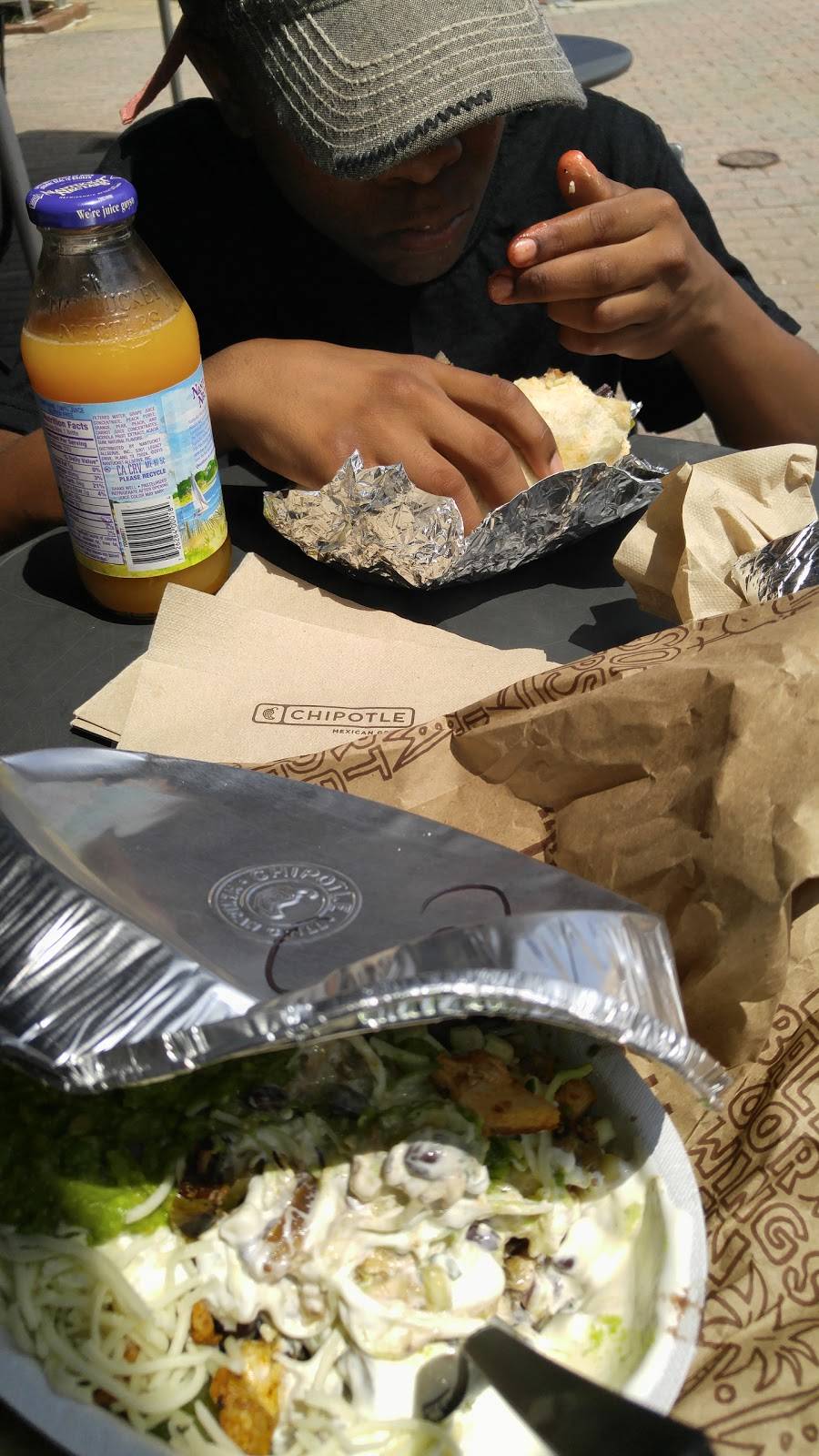 Chipotle Mexican Grill | restaurant | 10400 Old Georgetown Rd, Bethesda, MD 20814, USA | 3012142410 OR +1 301-214-2410