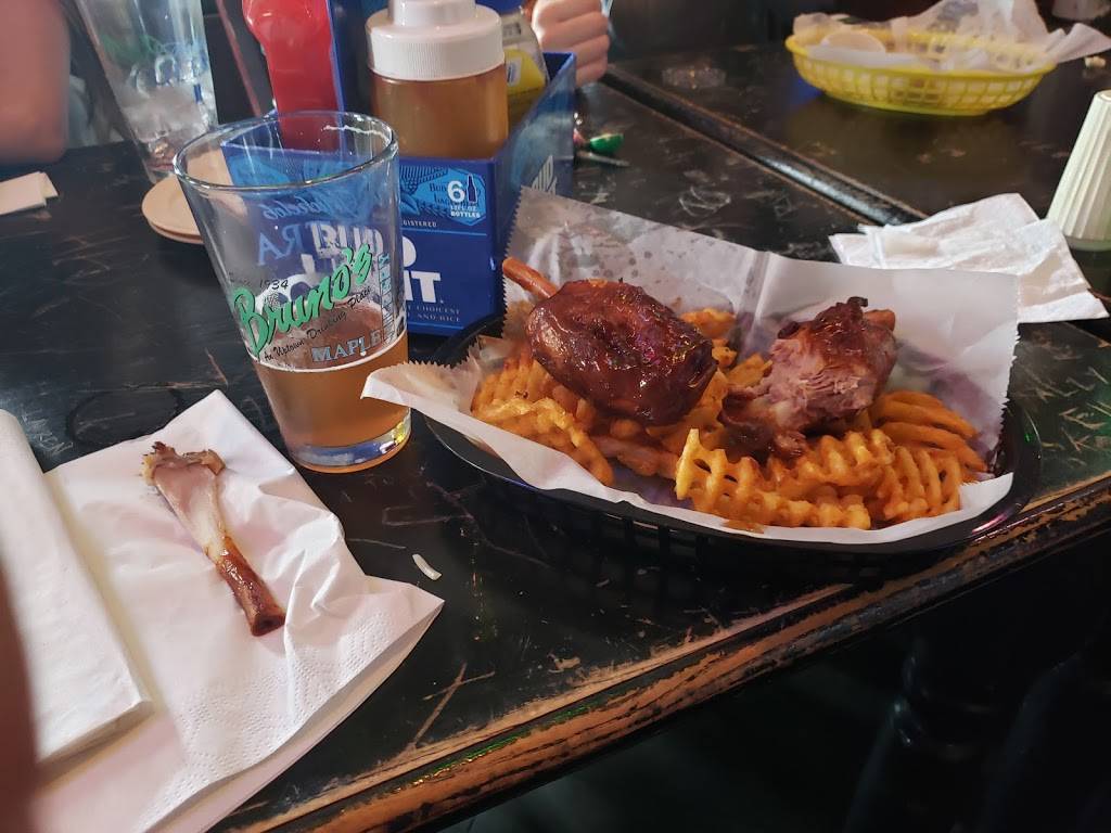 Brunos Tavern | restaurant | 7538 Maple St, New Orleans, LA 70118, USA | 5048617615 OR +1 504-861-7615