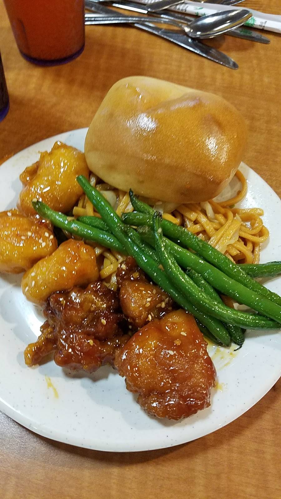 Crown Buffet | restaurant | 1350 N Hampton Rd, Dallas, TX 75208, USA | 2149483533 OR +1 214-948-3533