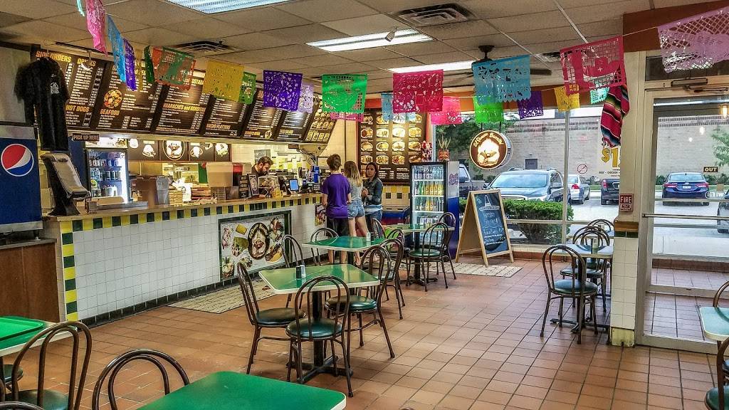 El Famous Burrito | restaurant | 1336 75th St, Downers Grove, IL 60516, USA | 6302414111 OR +1 630-241-4111