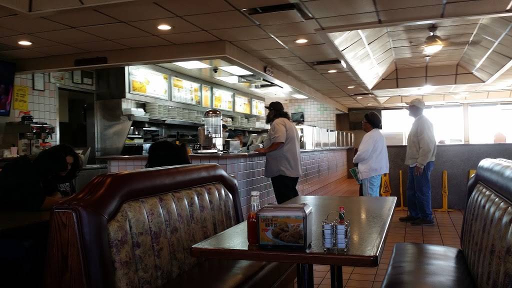 TOMs Famous Family Restaurant | restaurant | 16727 Bear Valley Rd, Hesperia, CA 92345, USA | 7609491815 OR +1 760-949-1815