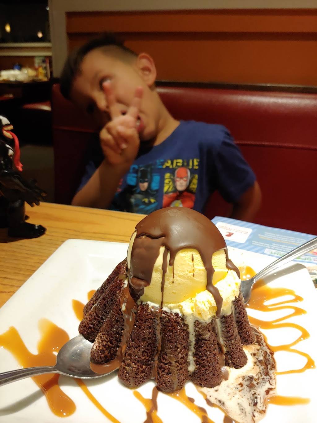 Chilis Grill & Bar | meal takeaway | 3579 Grand Oaks, Corona, CA 92881, USA | 9517347275 OR +1 951-734-7275