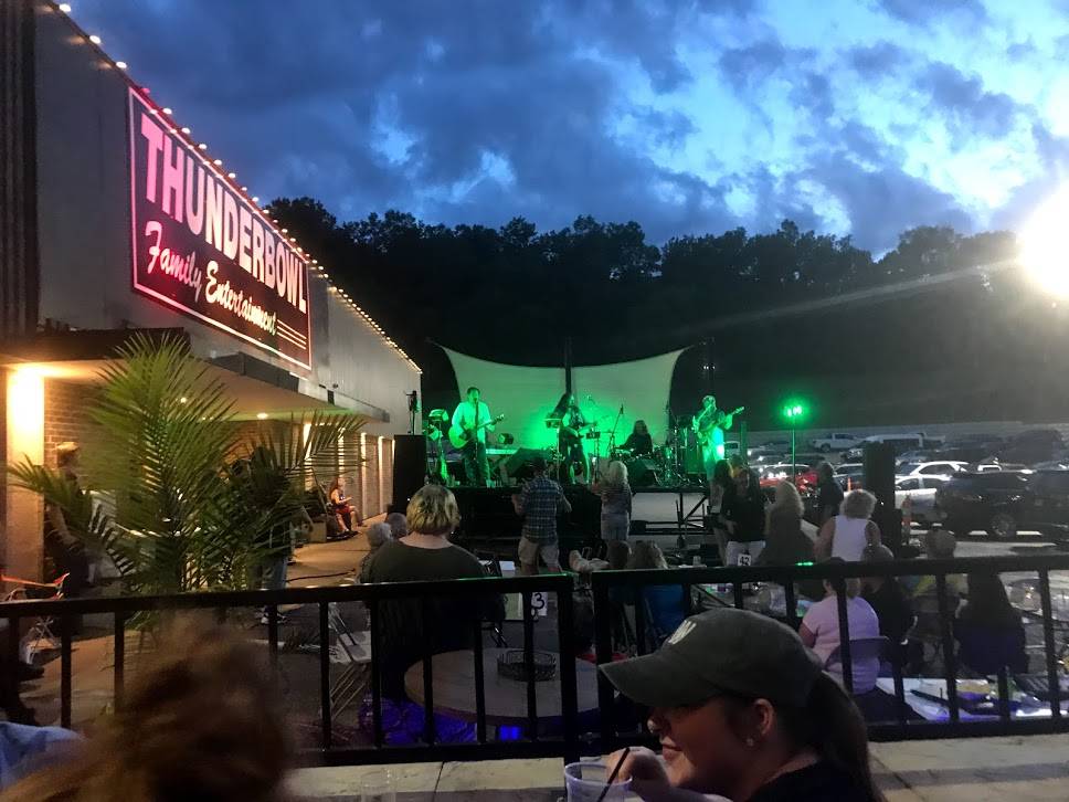 McCoys Bar Patio and Grill | restaurant | 1900 Madison Ave, Council Bluffs, IA 51503, USA | 7123282374 OR +1 712-328-2374