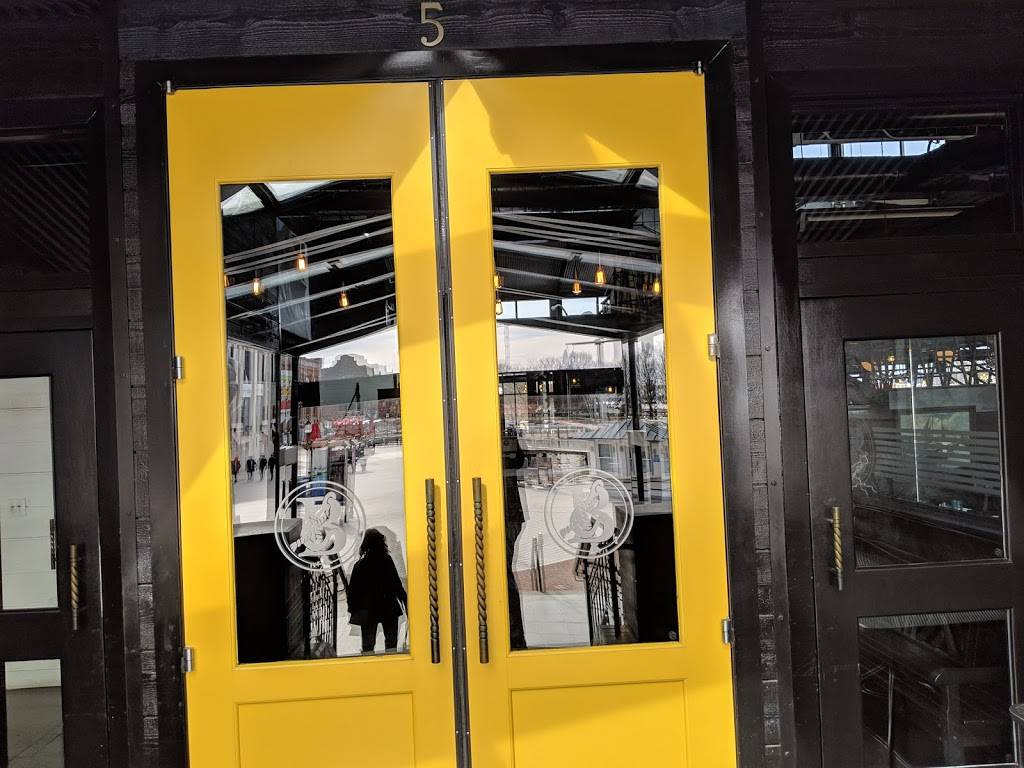 Blackwall Hitch | restaurant | 5 Cameron St, Alexandria, VA 22314, USA | 7037396090 OR +1 703-739-6090