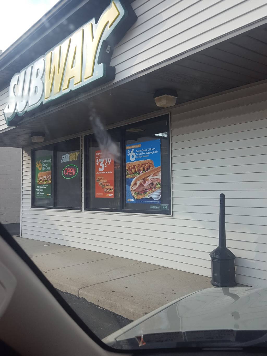 Subway | restaurant | 210 W Rayen Ave, Youngstown, OH 44503, USA | 3307463924 OR +1 330-746-3924