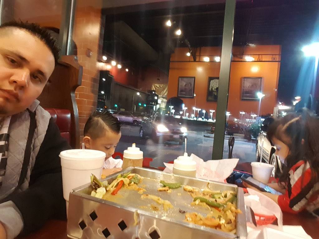 Taqueria Parrilla Azteca | restaurant | 1350 E Chicago St #29, Elgin, IL 60120, USA | 8476222208 OR +1 847-622-2208