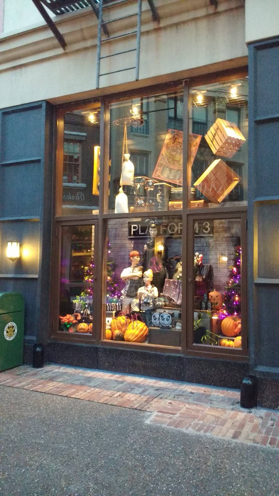 PizzeRizzo | restaurant | Disneys Hollywood Studios, Muppets Courtyard, Kissimmee, FL 34747, USA | 4079395277 OR +1 407-939-5277