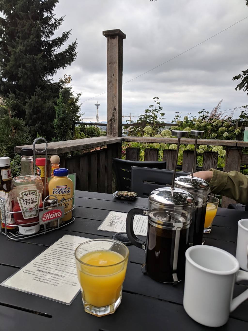 The Lookout | restaurant | 757 Bellevue Ave E, Seattle, WA 98102, USA | 2069223767 OR +1 206-922-3767