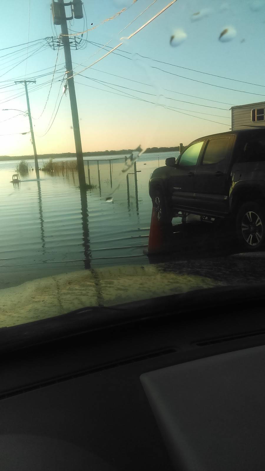 Hidden Point Bar & Grill | restaurant | 112 Lakeview Ave, Fox Lake, IL 60020, USA | 8475873212 OR +1 847-587-3212