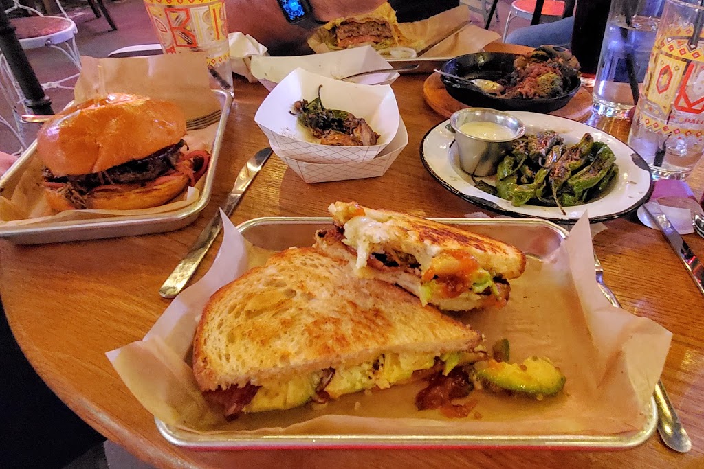 Dizzy Lucys | restaurant | 101 S Oak St #100, Roanoke, TX 76262, USA | 8172909070 OR +1 817-290-9070