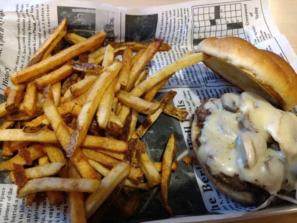 Smokeys Family Restaurant & Tap | restaurant | 205 Washington St, Republic, OH 44867, USA | 4195854027 OR +1 419-585-4027