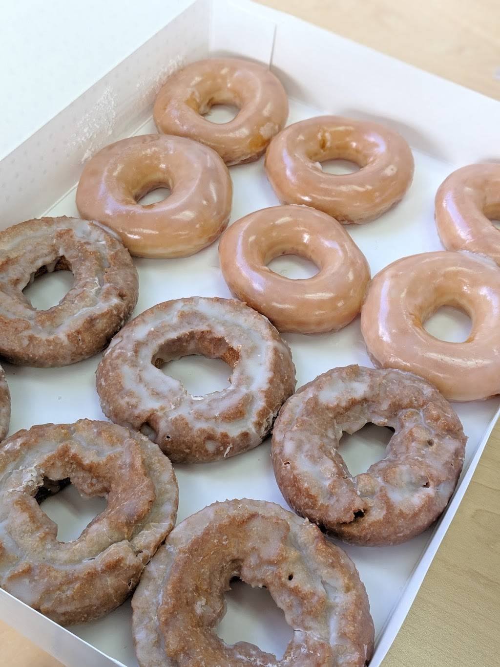 Krispy Kreme | bakery | 16851 S Dixie Hwy, Palmetto Bay, FL 33157, USA | 3052555030 OR +1 305-255-5030