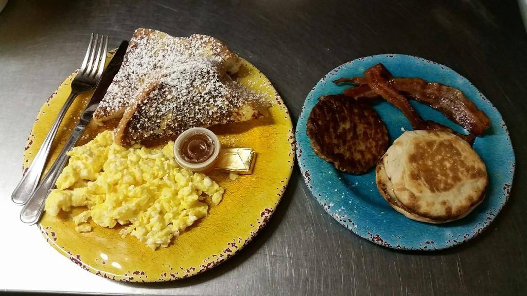 DEllies | cafe | Village West, 9000 Main St #5, Carrabassett Valley, ME 04947, USA | 2072372490 OR +1 207-237-2490