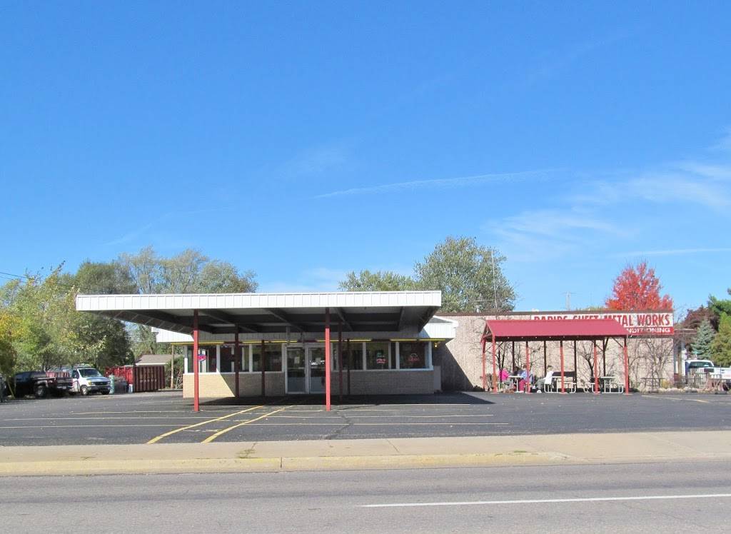 Salt & Pepers Drive-In | restaurant | 1621 Baker Dr, Wisconsin Rapids, WI 54494, USA | 7154230888 OR +1 715-423-0888