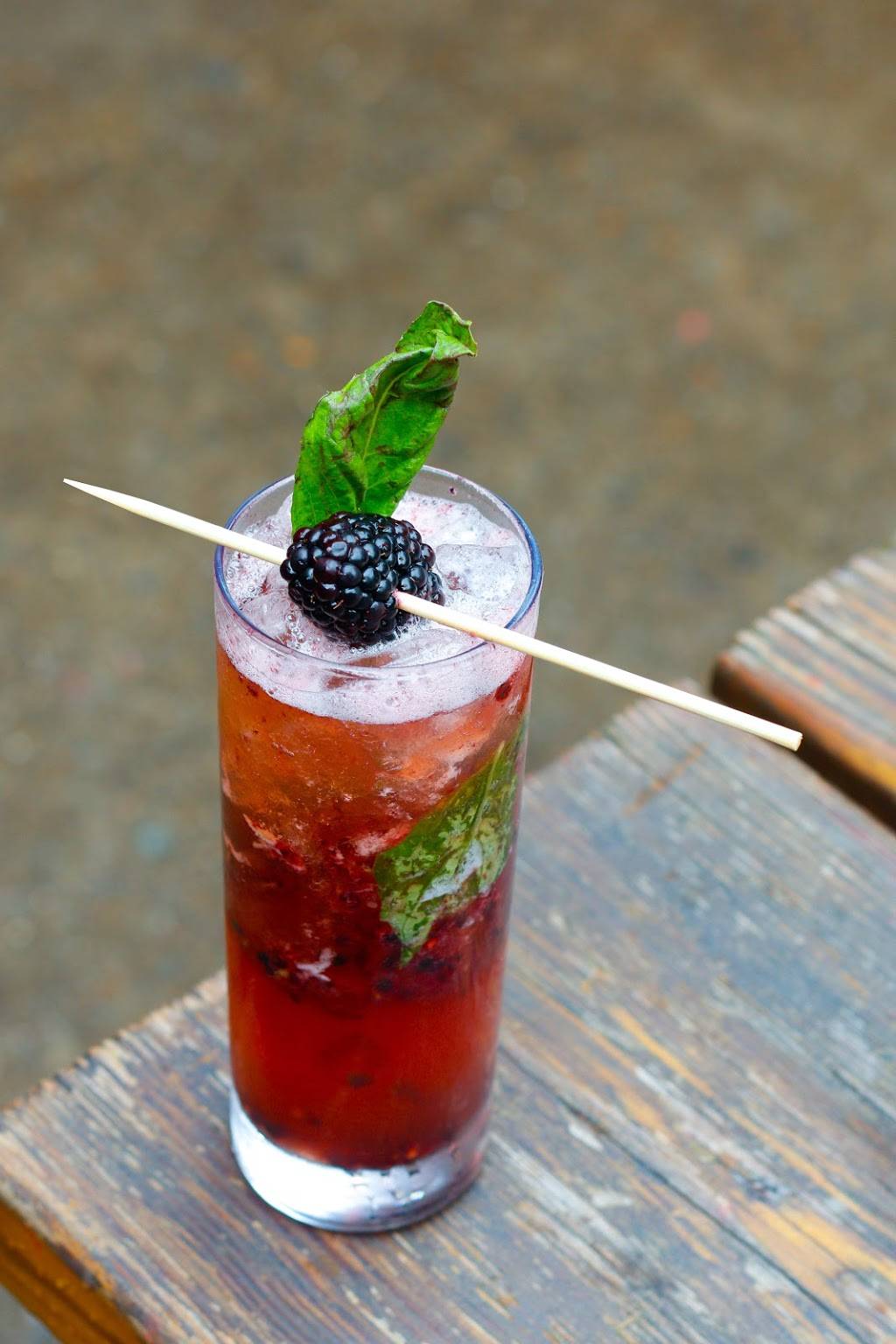 Two Bits | restaurant | 1520 Demonbreun St, Nashville, TN 37203, USA | 6157503536 OR +1 615-750-3536