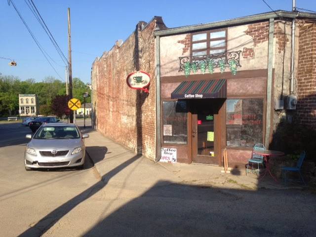 Bell Buckle Coffee Shop & Book Swap | cafe | 2 Railroad Square, Bell Buckle, TN 37020, USA | 9318133333 OR +1 931-813-3333