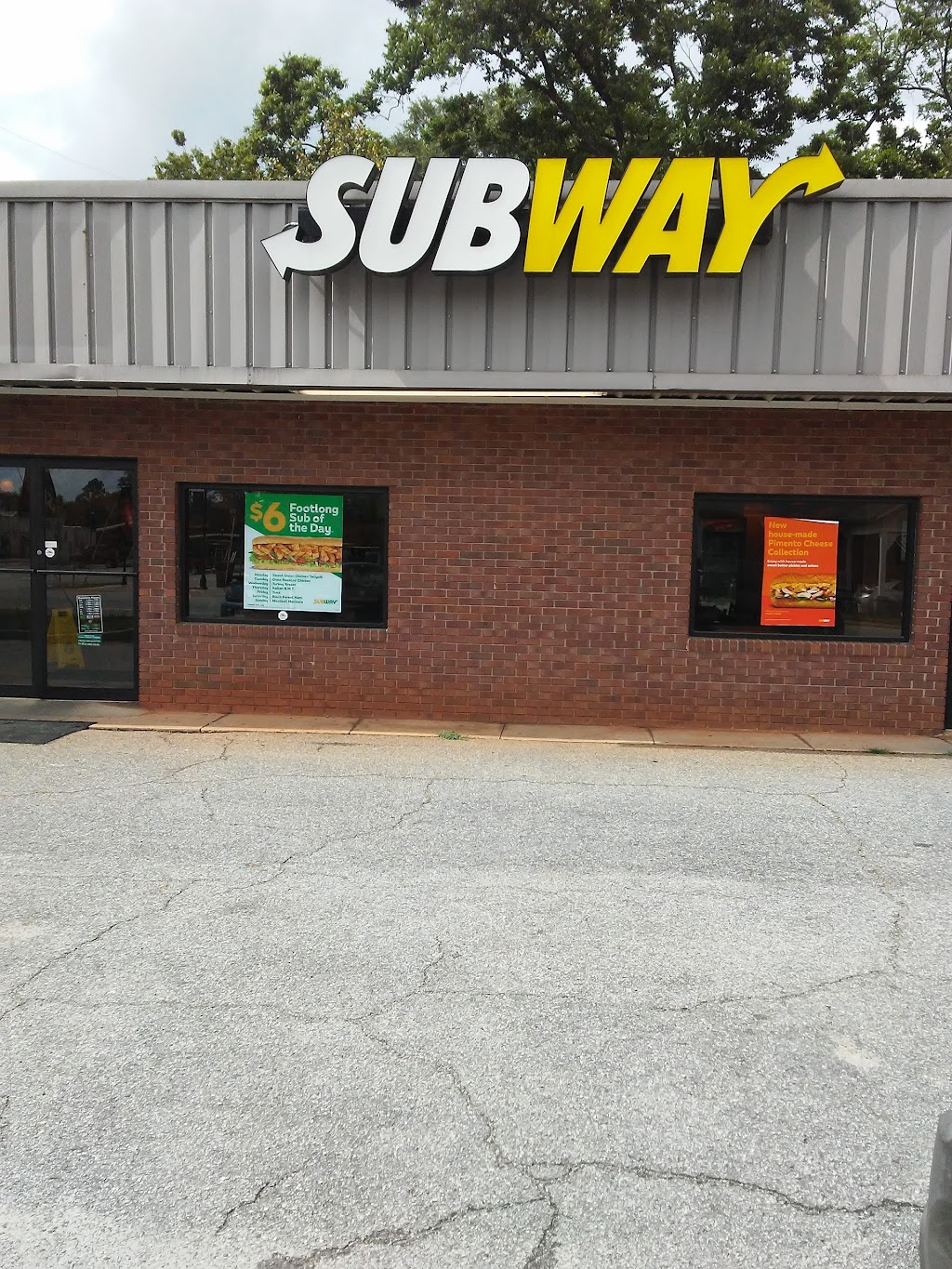 Subway Restaurants | restaurant | 5619 W Division St, Chicago, IL 60651, USA | 7732610240 OR +1 773-261-0240