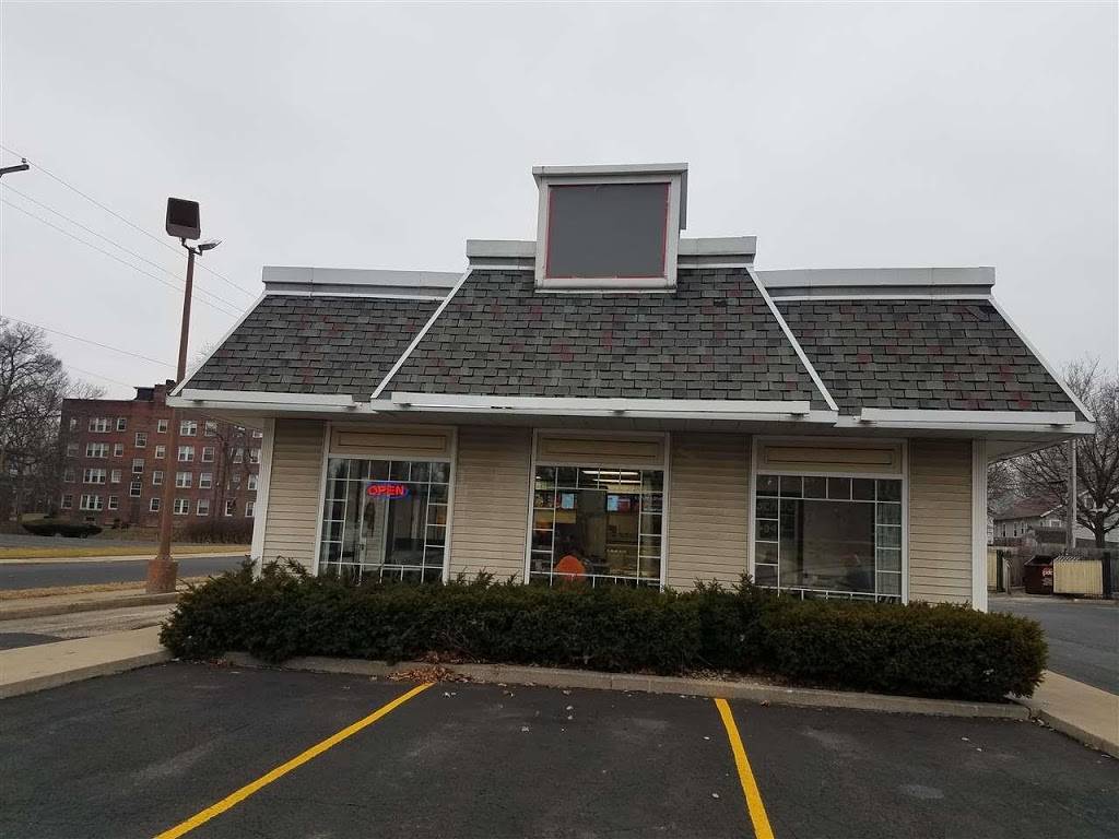 Louie Legends | restaurant | 2123 N Knoxville Ave, Peoria, IL 61603, USA | 3099663461 OR +1 309-966-3461